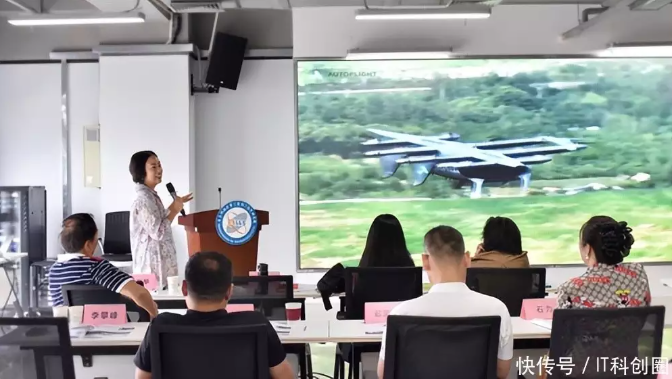 向低空先行者致敬 因地制宜发展低空经济