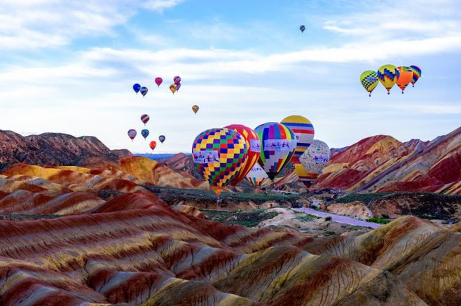 第五届张掖七彩丹霞热气球嘉年华即将举办 打造低空旅游文旅新标