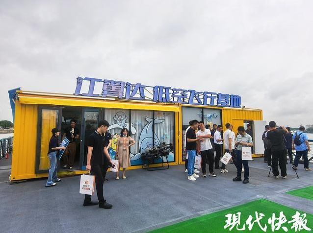 南京长江上空无人机送外卖，低空经济开启水上配送新篇章