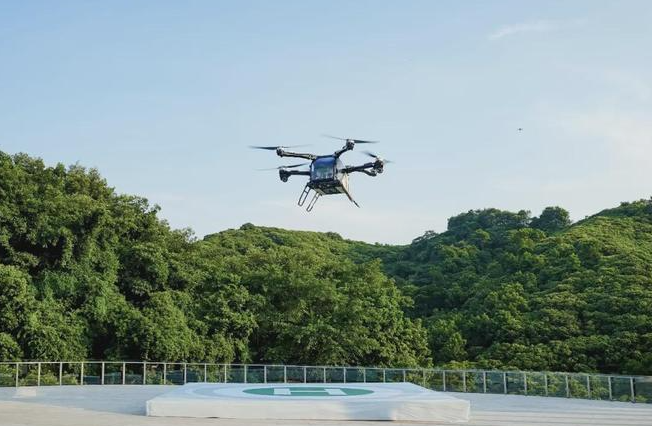 广州低空经济“狂飙”：飞行汽车、空中观光，下个万亿风口？