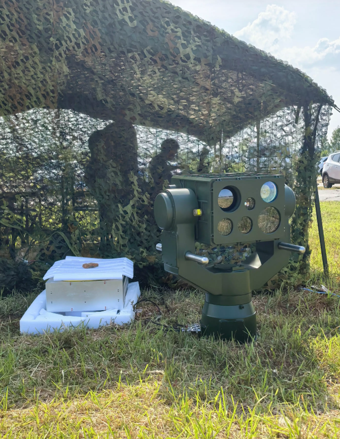 专为低空慢速小目标设计，激光硬杀伤瞬间打击无人机威胁