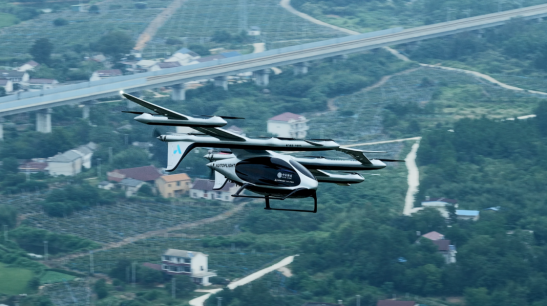 低空经济从概念走向现实，复合翼eVTOL率先落地运输场景