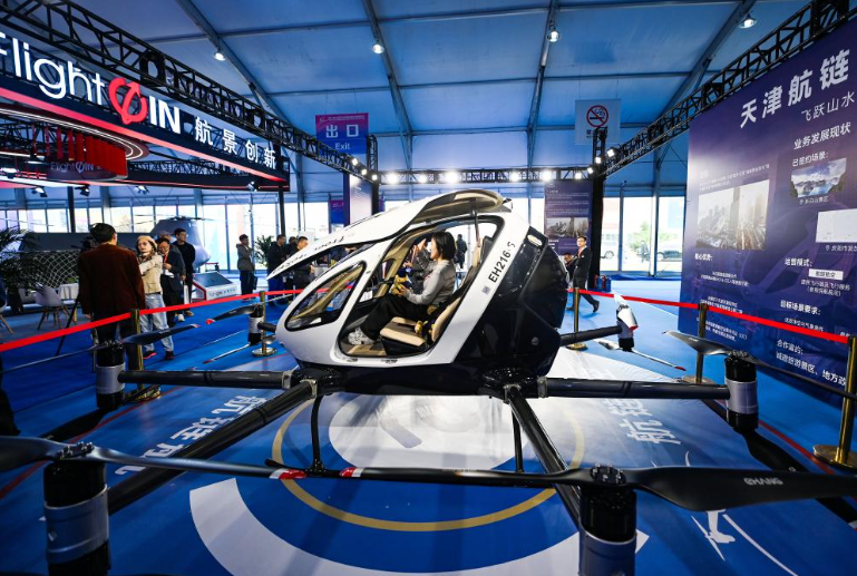 新华视点丨从“展台”到“蓝天”，低空经济如何“飞”得更好？