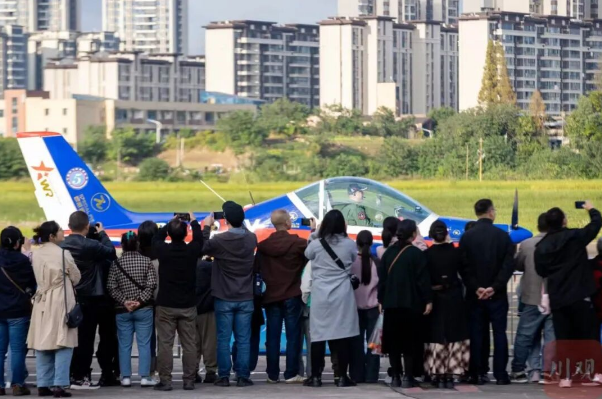 “飞机赛”带动“烟火气”，遂宁公安为低空经济发展织密“空地网