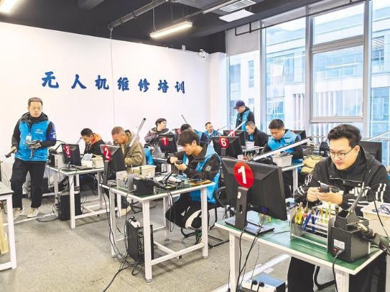 低空经济起飞催生大市场 汉产“无人机急救医生”批量上岗