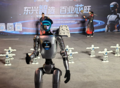 人工智能点亮东兴夜空：低空经济展演展现科