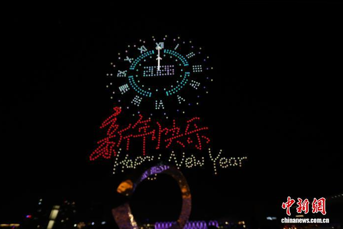 天津上演城市级无人机光影秀 低空经济赋能文旅新场景