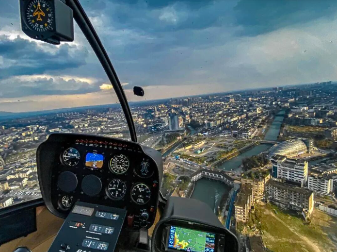 成都都江堰低空经济规划基建应用三“箭”齐发 绘就“空中实景”