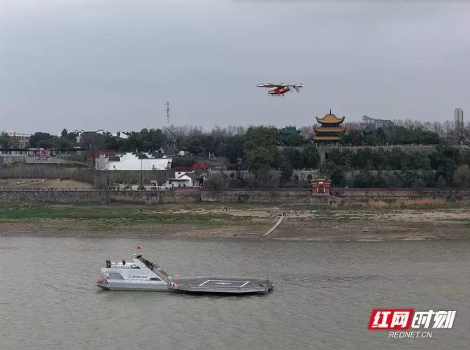 全球唯一“三证齐全”吨级eVTOL航空器飞越洞庭 岳阳携手峰