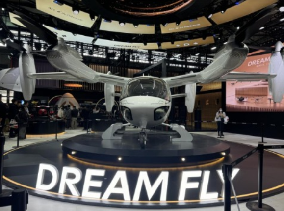 RortiX在AWE秀出“AI+具身智能”飞行生态 成立超40亿元低空经济产业基金