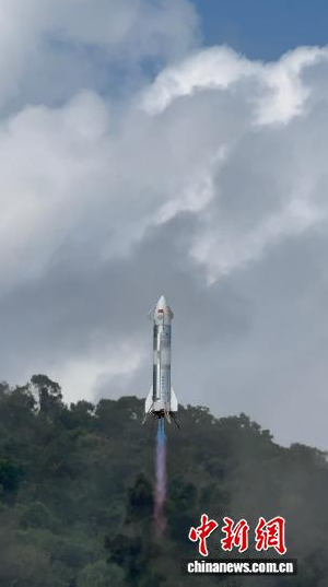 中山大学研制的可重复使用火箭实现低空飞行