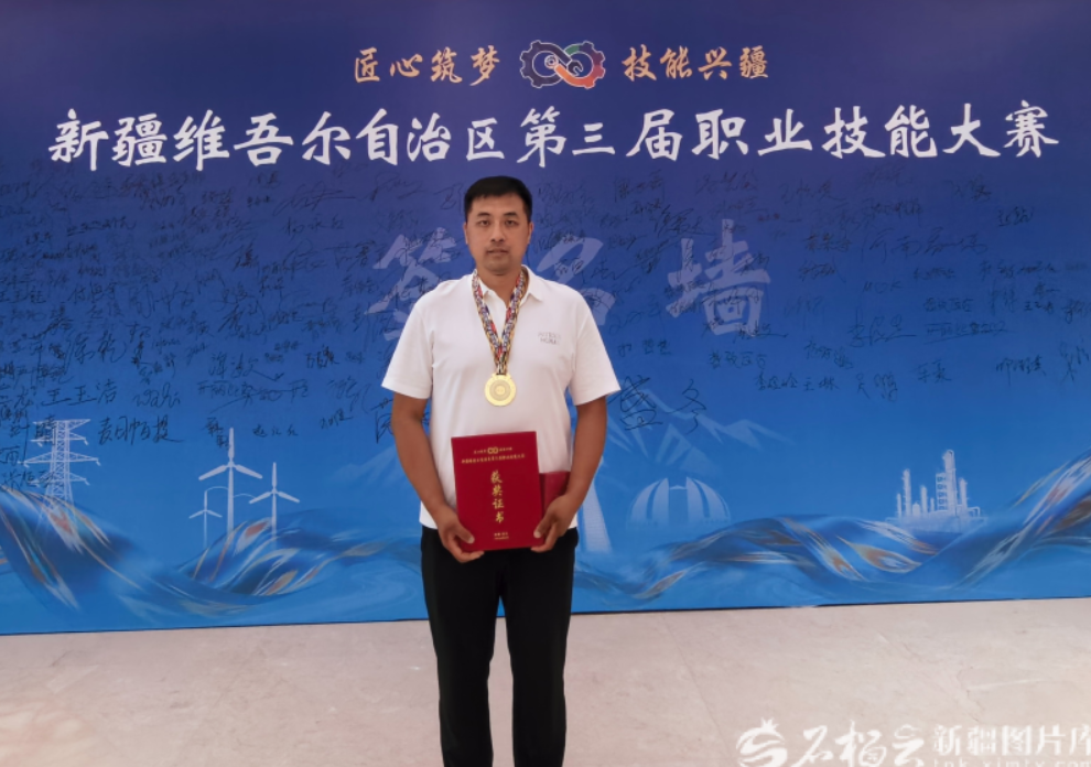乘风低空经济 他拿下新疆这场大赛的金奖