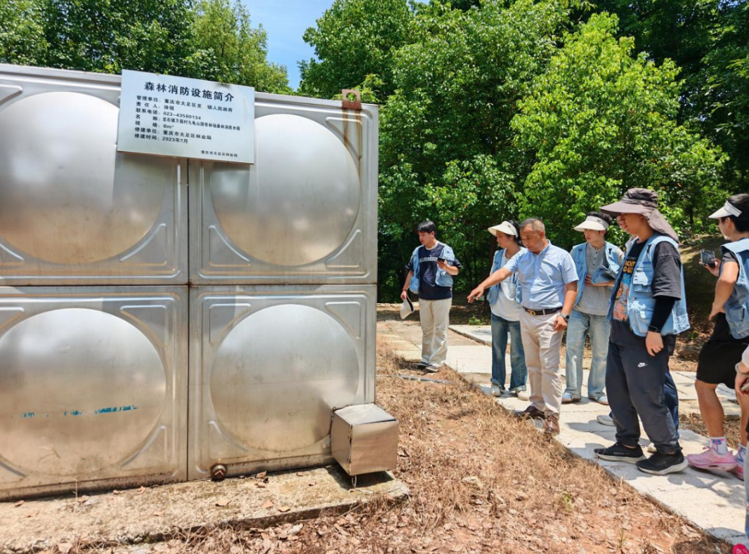 低空助农 青春建功 重庆工商职业学院“三下乡”实践团赴重庆市大足区龙石镇开展实践活动